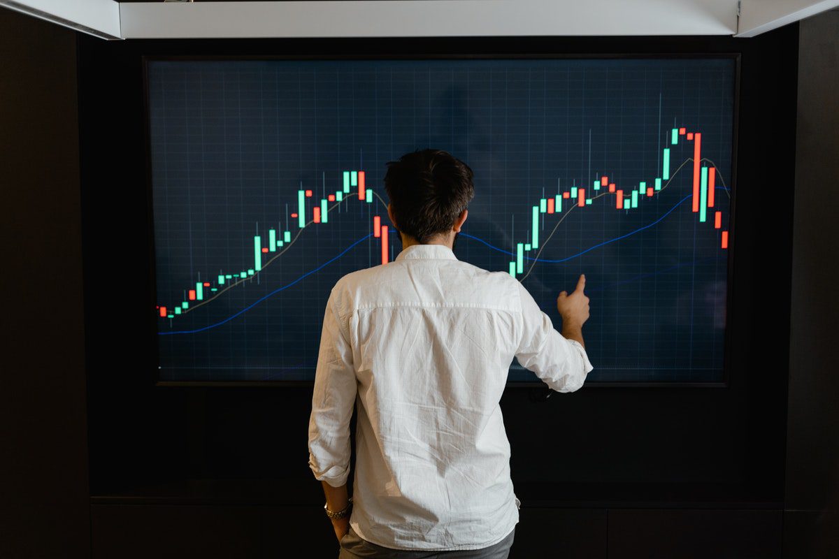 A man standing in front of a multi-colored graph. Best Data Science Blogs